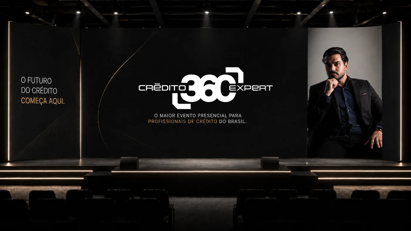Palco principal do Crédito 360 Expert com o logotipo em destaque e plateia